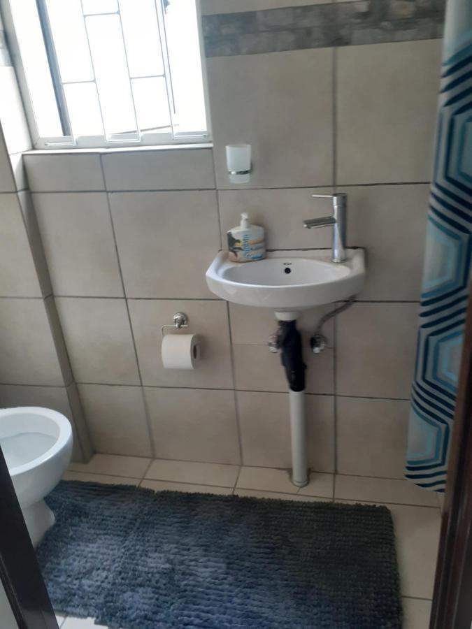 Ruros Guest House Kempton Park Exterior foto