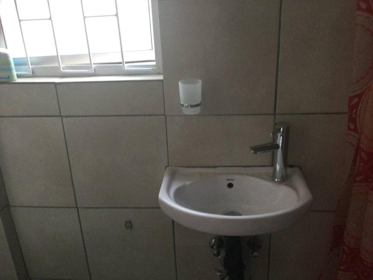 Ruros Guest House Kempton Park Exterior foto